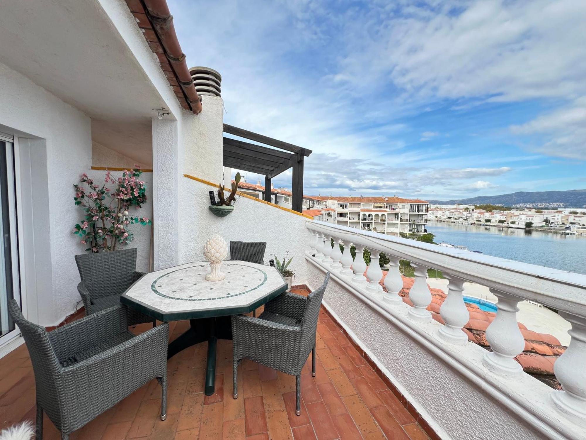 Apartamento Gran Lago Con Vistas Al Canal เอมปูเรียบราบา ภายนอก รูปภาพ