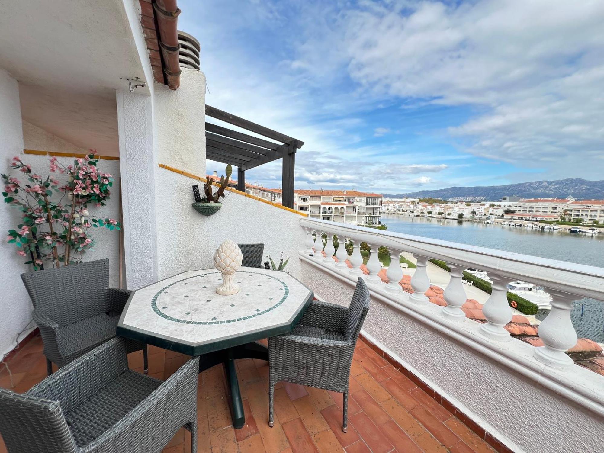 Apartamento Gran Lago Con Vistas Al Canal เอมปูเรียบราบา ภายนอก รูปภาพ