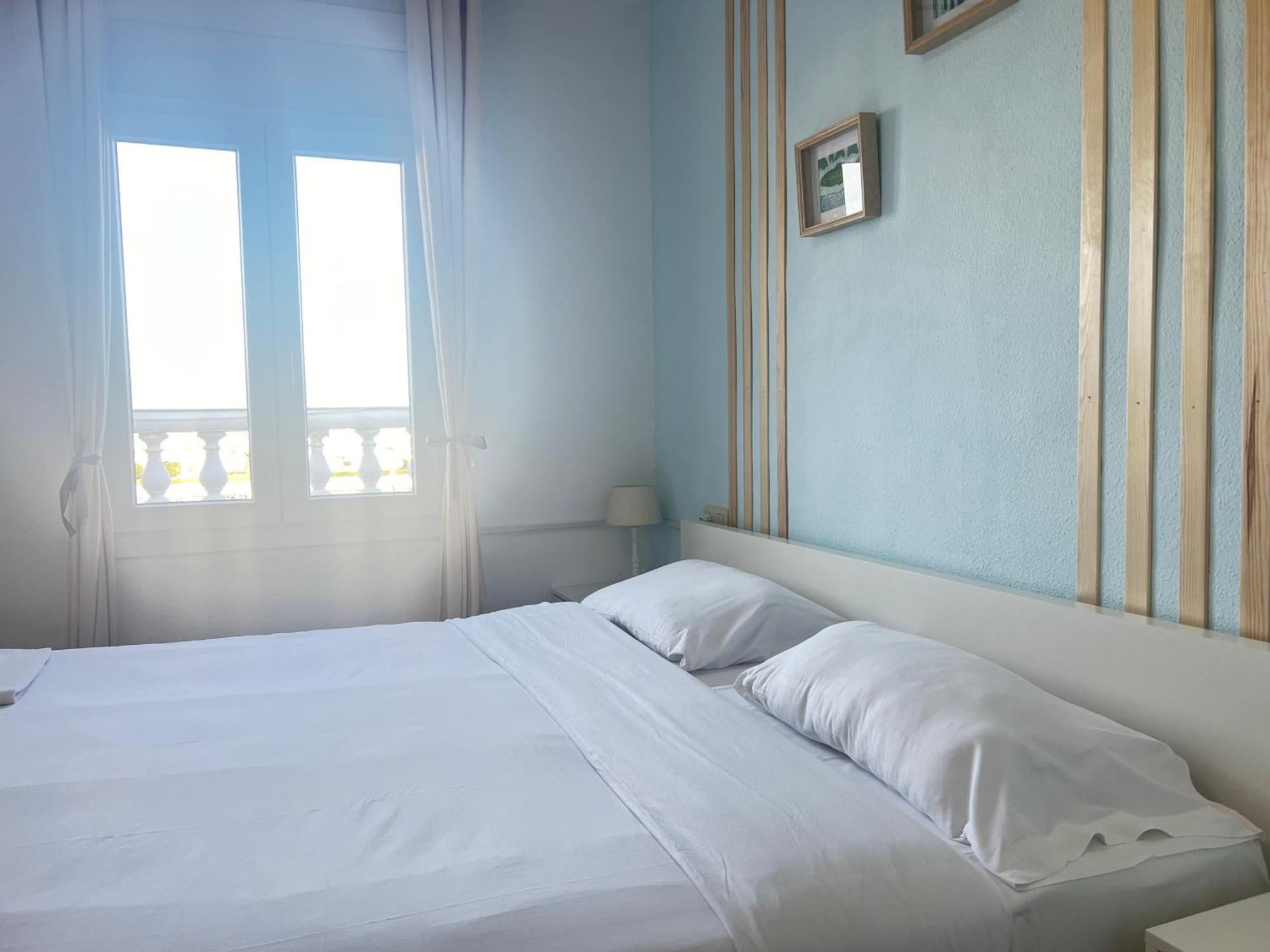 Apartamento Gran Lago Con Vistas Al Canal เอมปูเรียบราบา ภายนอก รูปภาพ