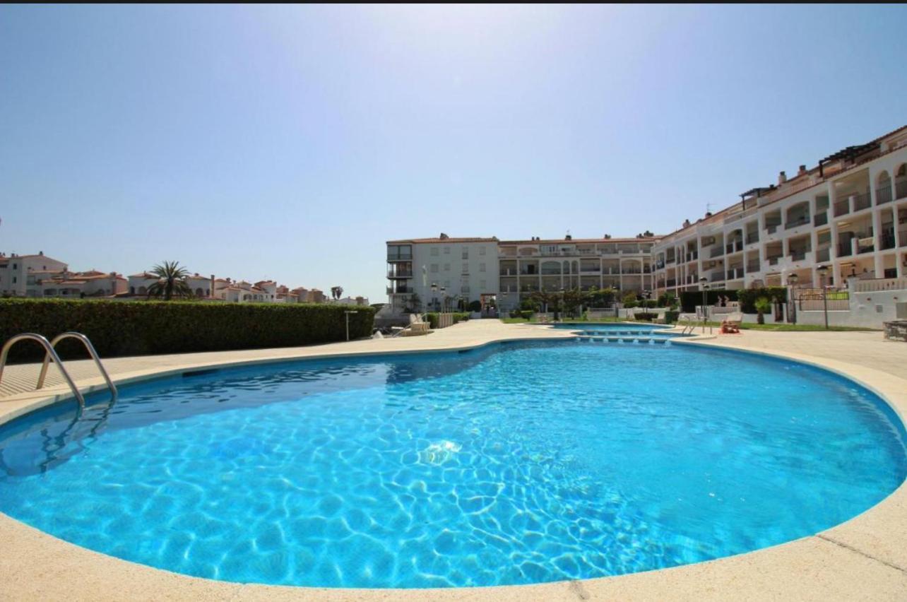 Apartamento Gran Lago Con Vistas Al Canal เอมปูเรียบราบา ภายนอก รูปภาพ